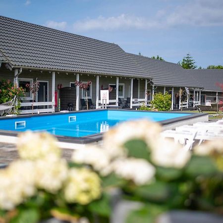 U Ani Domki Z Podgrzewanym Basenem Rewal Exterior foto