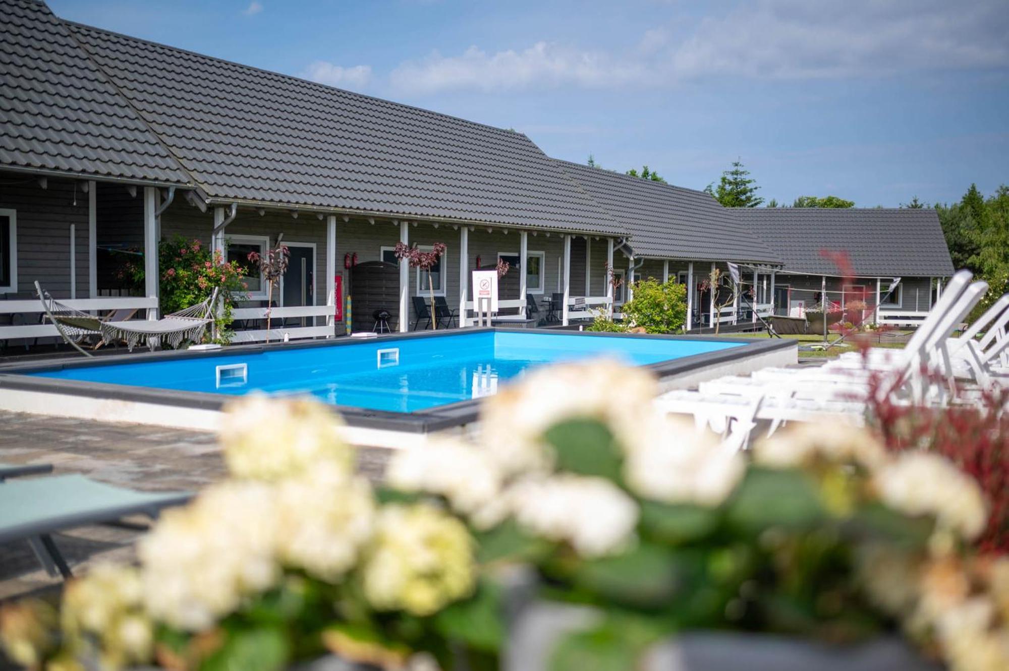 U Ani Domki Z Podgrzewanym Basenem Rewal Exterior foto